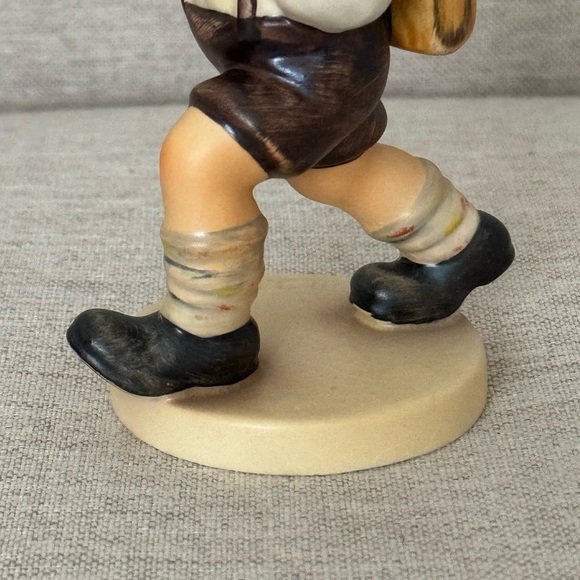 School Boy - Goebel M. I. Hummel Figurine #82 2/0 TMK6 - Picture 8 of 13